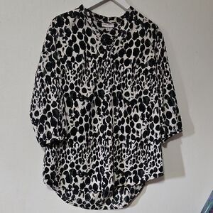 Liz Lange Black and White 3/4 Sleeve Button Down Shirt